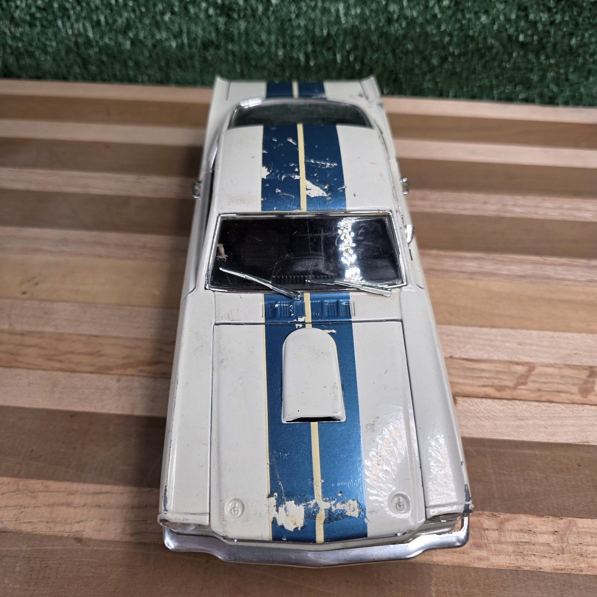 Ford Mustang GT Coupé Rouge – Jouef Evolution 1:18 – Boîte – Occasion état Neuf