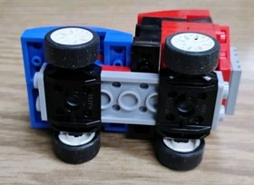 LEGO 31000 LEGO CREATOR 3 IN 1 RACE CAR,TRUCK,OFF ROAD FOR PARTS ONLY