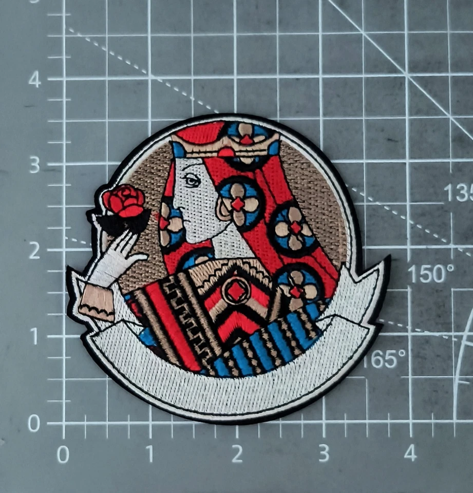 Parche de Tarjeta Redonda Reina de Corazones 3.5x3.75" Hierro Bordado Coser Foto 2 de 3