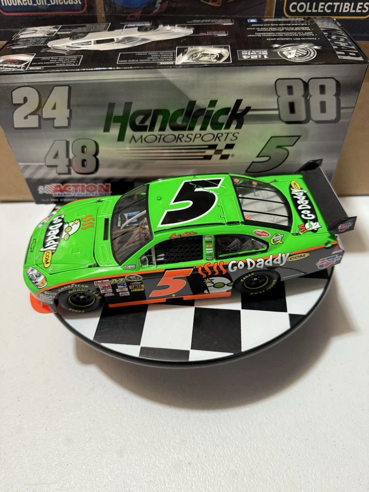 Mark Martin #5 GoDaddy 2010 COT CAR OF TOMORROW 1/24 Nascar Diecast - Image 2 of 4