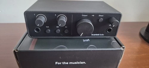 Custom Black Focusrite Scarlett Solo 4th Gen Audio Interface. Verpackt + Top