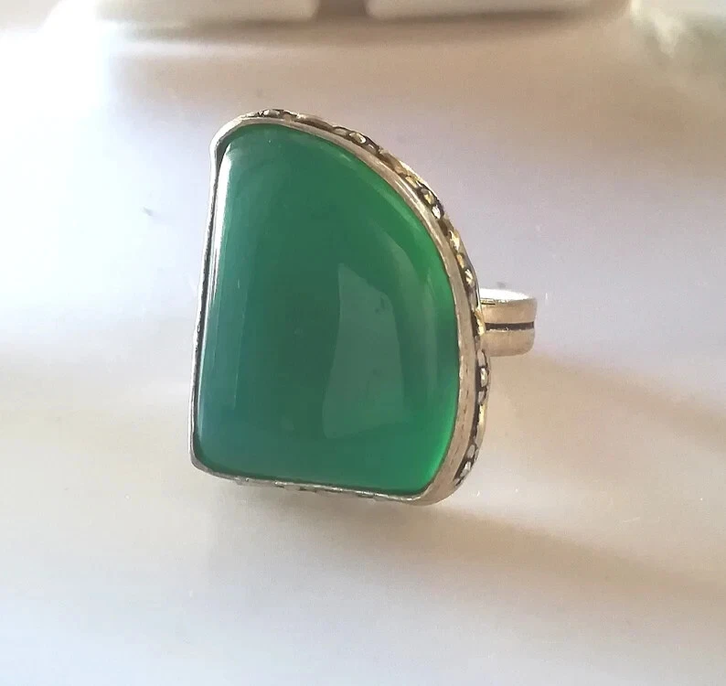 ANELLO GIADA VERDE NATURALE E ARGENTO 925 LAVORATO, ANELLO DESIGN STILE VINTAGE - Immagine 3 di 4