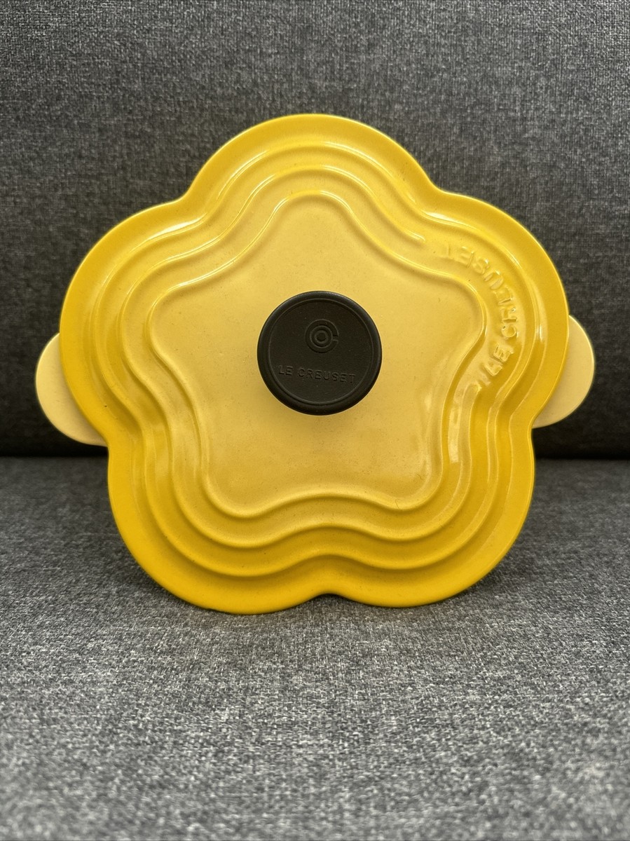 LE CREUSET - sumireです。　LE CREUSET　20 サフランイエロー Le Creuset Discontinued, color, cocotte oval, saffron yellow