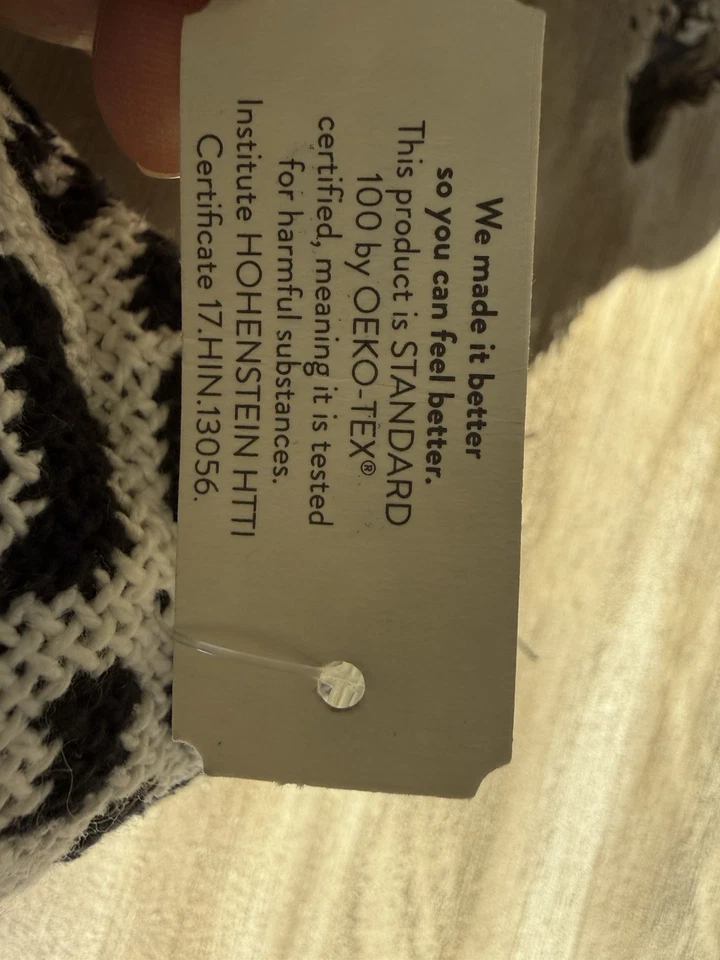 Almohada abatible con estampado de leopardo blanco y negro con 4 borlas en las esquinas Foto 4 de 4