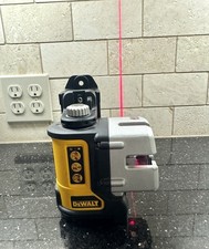 Dewalt Cordless DE089k Red 3-Beam Self-Leveling Line Laser DW089K Great Price !!
