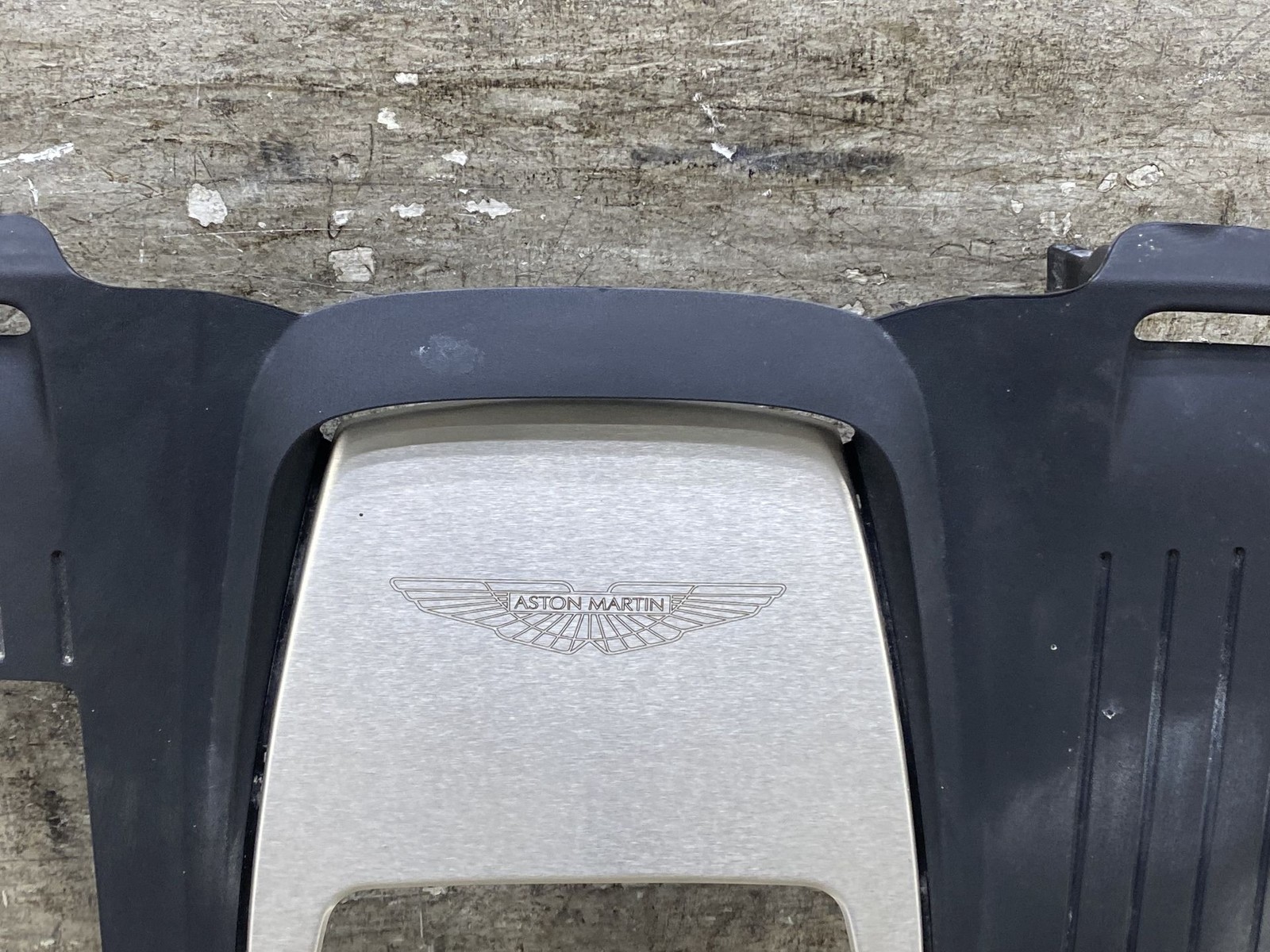 2020-2025 ASTON MARTIN DBX 4.0L TWIN TURBO ENGINE COVER TRIM PANEL OEM