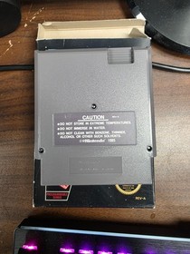 [3-Screw Circle Seal] Mach Rider complete in box nintendo NES