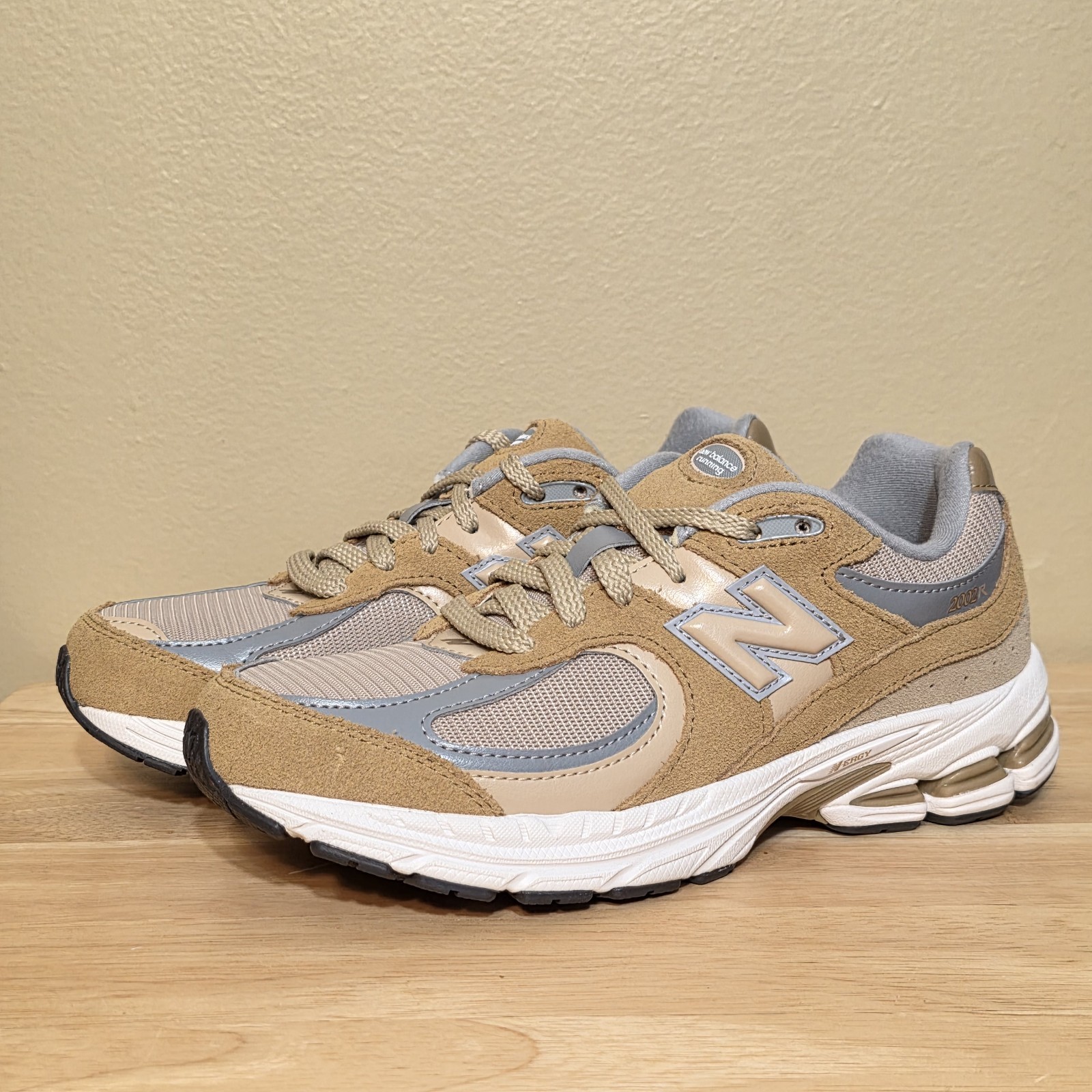 New Balance 2002 Shoes Beige GC2002CE Kids Size 5.5 Women's 7 thumbnail 3