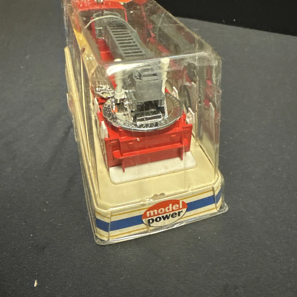 Model Power - Pumper Fire Truck - #8968-1 1/48 Scale Red American La France - Image 3 of 4