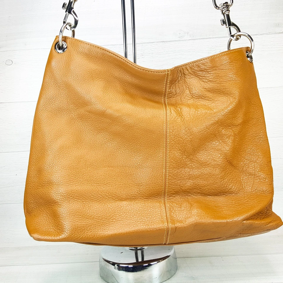 Bolso de Hombro Cartera Paola by Perlina Cuero Suave Marrón Tostado con Bolsillos 12 x 16 x 4 Foto 3 de 4