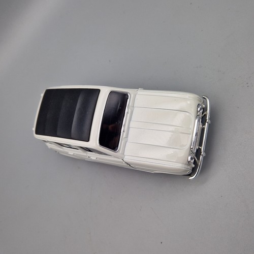 Renault 4 Diecast Model Car 1/34 - New In Box by Welly - Picture 5 of 7