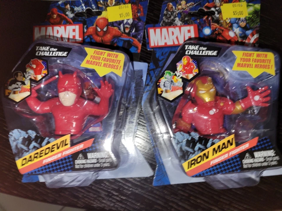 LOTE 4 figuras Marvel FINGER FIGHTER THUMB WAR Daredevil Loki Iron Man Punisher Foto 3 de 4