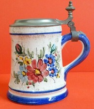 Bierkrug Ma&szlig; Blumen handgemalt 0,5 Liter mit Deckel - blau / Zustand: sehr gut