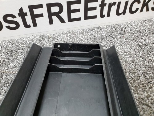 Volvo 21091692 Air Deflector LH - FREE SHIPPING - Picture 6 of 9