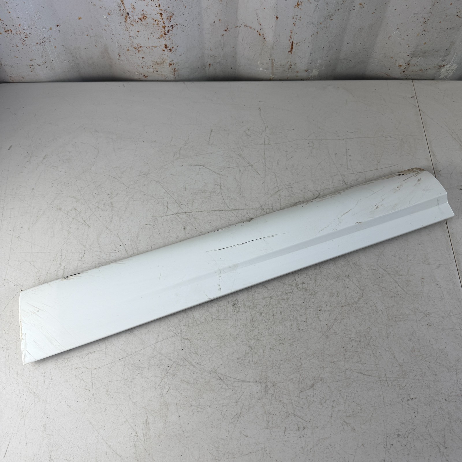 Maserati Levante 2017-2020 REAR+LEFT+LOWER Trim molding P/N 670035238