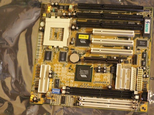 Placa madre Super Socket 7 AT AGP PCI ISA 1 MB de caché ATX EDO SD VÍA SL-54U5 - Imagen 7 de 14