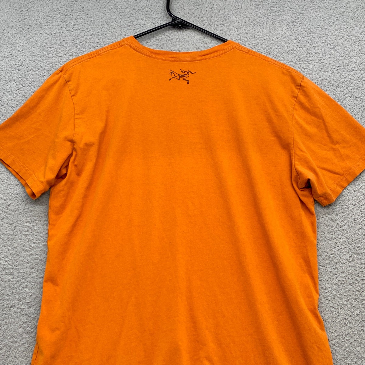 Tシャツ・カットソー Arc'teryx T-shirts Orange Arc'Teryx T-Shirt Mens Large Orange Graphic Mountain Logo