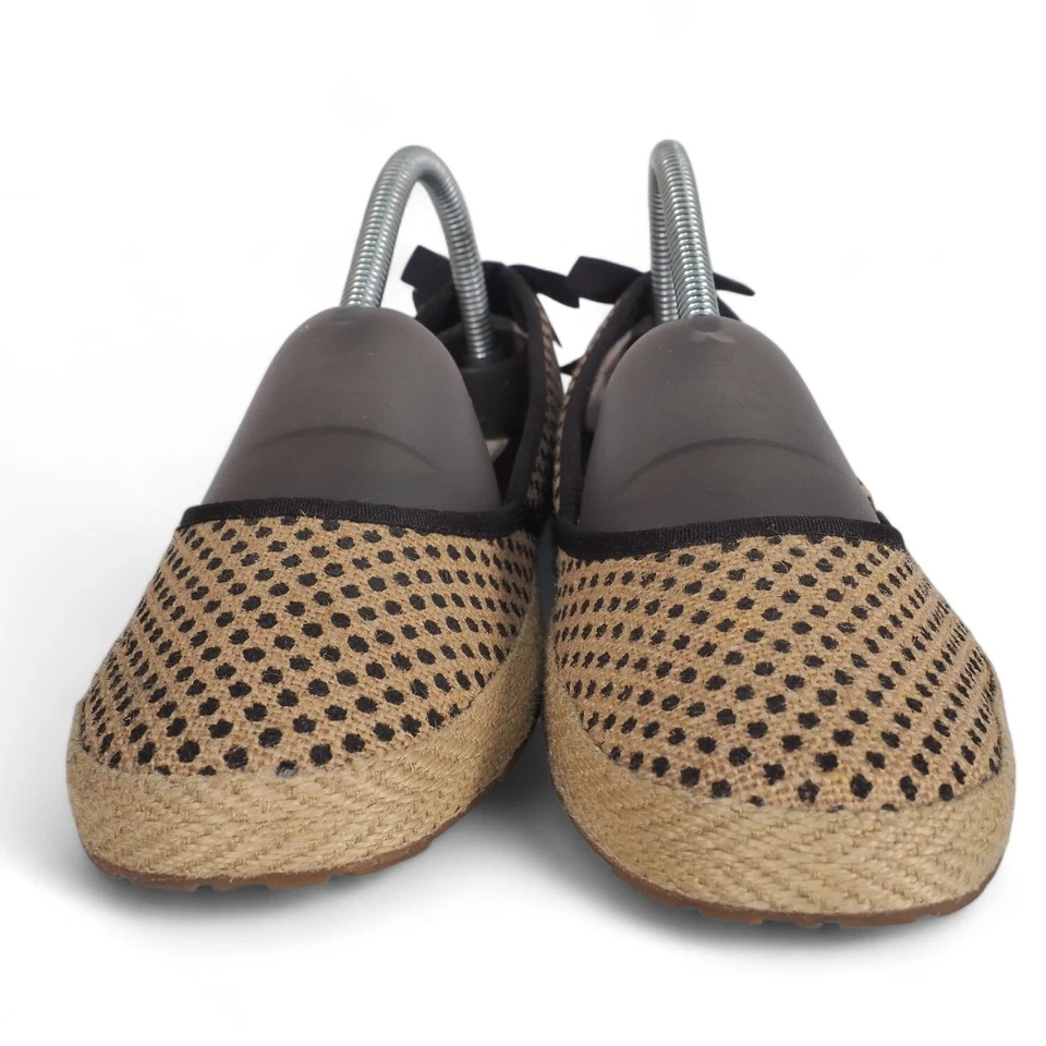 Zapatos planos de ballet UGG Australia Indah arpillera lunares tostados/negros 1004329 para mujer 8 Foto 3 de 4