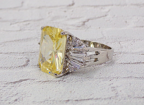 Large rectangle yellow cubic zirconia stone ring, baguette stones on sides SZ 8 - Picture 2 of 9