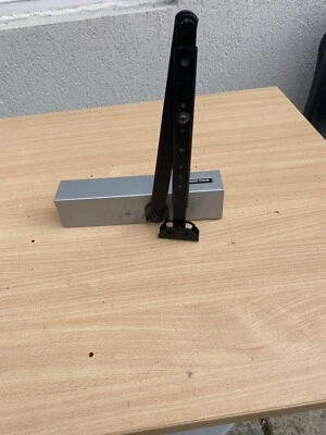 Briton Obentürschließer silber schwarz Arm 2003S/SE Größe3 Standard Brandschutz - Bild 1 von 4