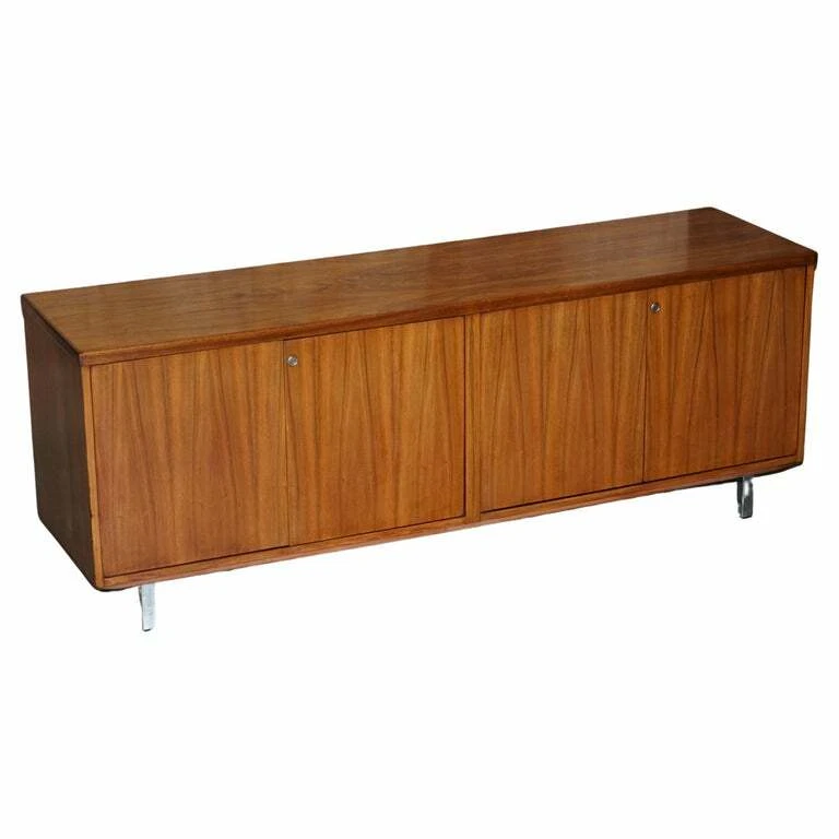 STUNNING RESTORED MID CENTURY MODERN PERIOD ROSEWOOD SIDEBOARD WITH CHROME LEGS