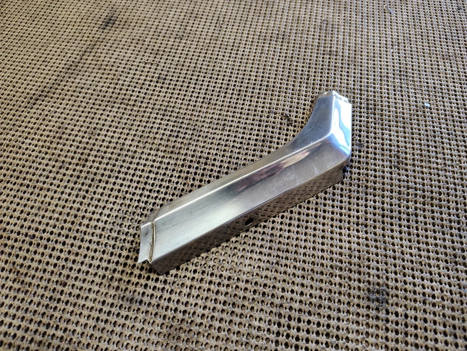 Buick Wildcat 1965 LeSabre LH guardabarros delantero esquina moldura lateral palo de hockey Foto 3 de 4