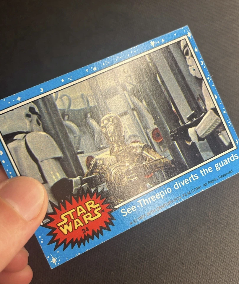 1977 TOPPS STAR WARS SEE-THREEPIO DIVERTS THE GUARDS #34 SOLID CONDITION - Image 3 of 3