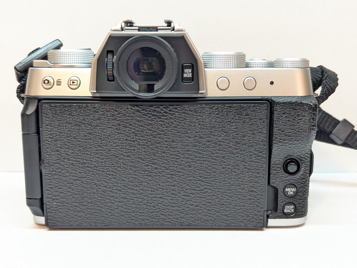 Fujifilm X-T200 Camera in Silver + XC 15-45mm Lens Kit - Fuji