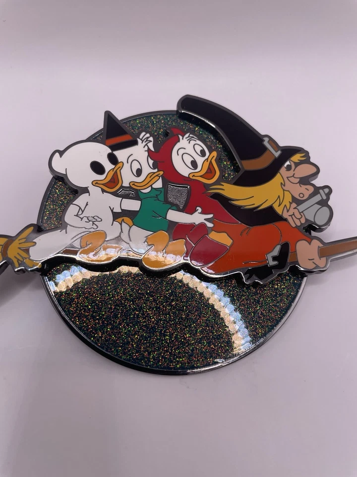 TREAT LOUNGEFLY Disney Huey Dewey y Louie Halloween LE 1500 Foto 3 de 4