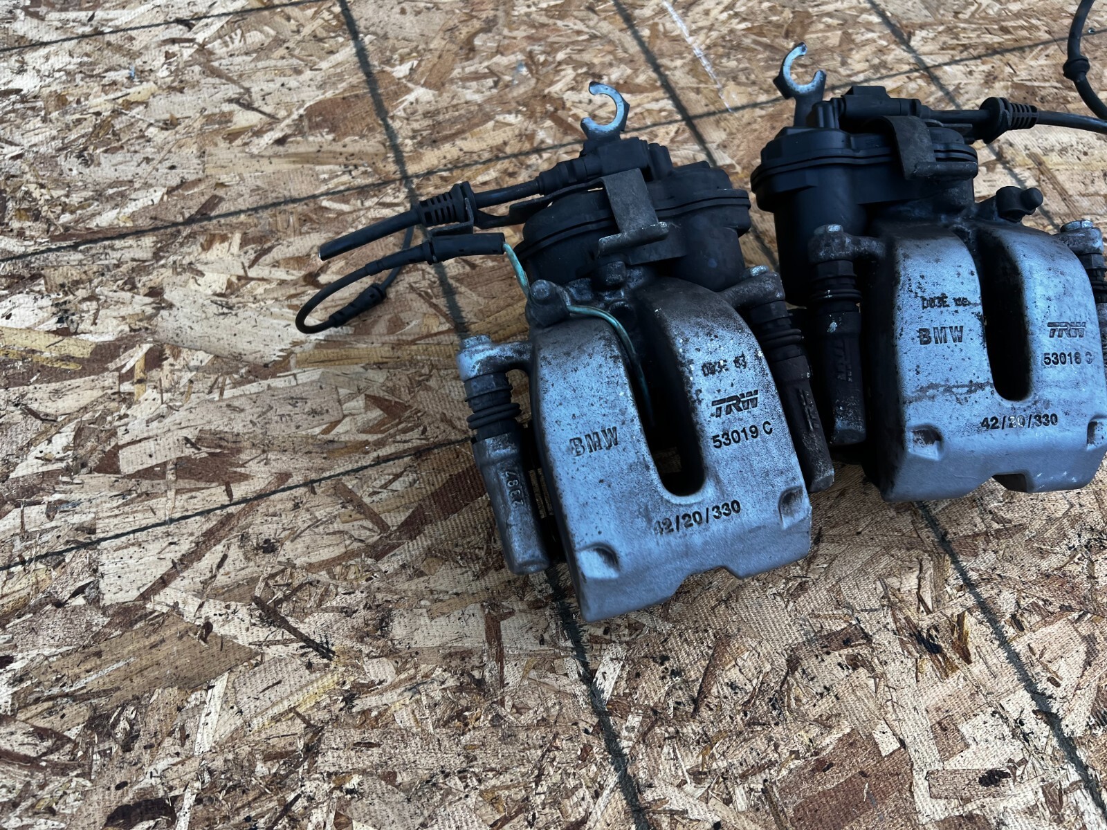 REAR CALIPER CALIPERS BRAKE PADS SET L&R BMW 530I 540I G30 (20172020