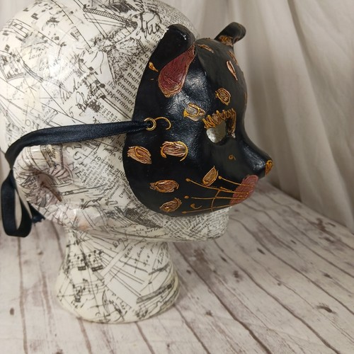 Máscara de gato veneciano de colección negra dorada rosa pintada a mano mascarada papel maché - Imagen 9 de 11