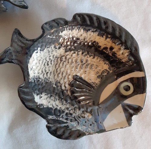 Handmade Vintage 12 Ceramic Sushi or Fish bone Plates And Salt & Pepper - Picture 6 of 10
