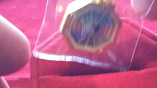 Cornice oro 18 carati ciondolo cinese YinYang smalto rosso blu verde cornice oro giallo - Video 1 di 1