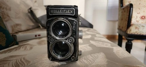 Rolleiflex Vintage 2.8B Zeiss Biometar 80mm f2.8 Lens TLR Camera 120 Format.Rare