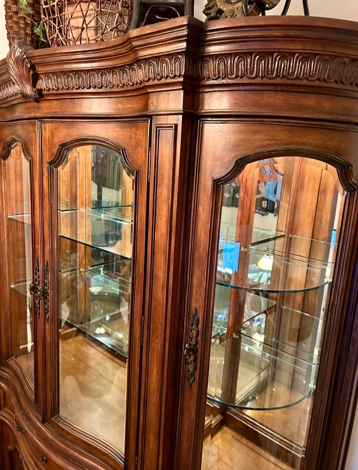 MUEBLE COMEDOR DREXEL Heritage - COLECCIÓN TALAVERA Foto 3 de 4