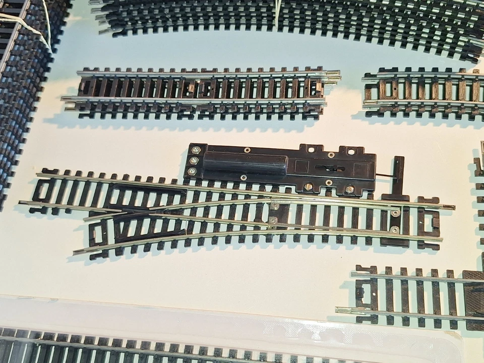 Lifelike track selection x 51p. 2 rail Steel type track. V/good used cond. HO - Image 2 of 4