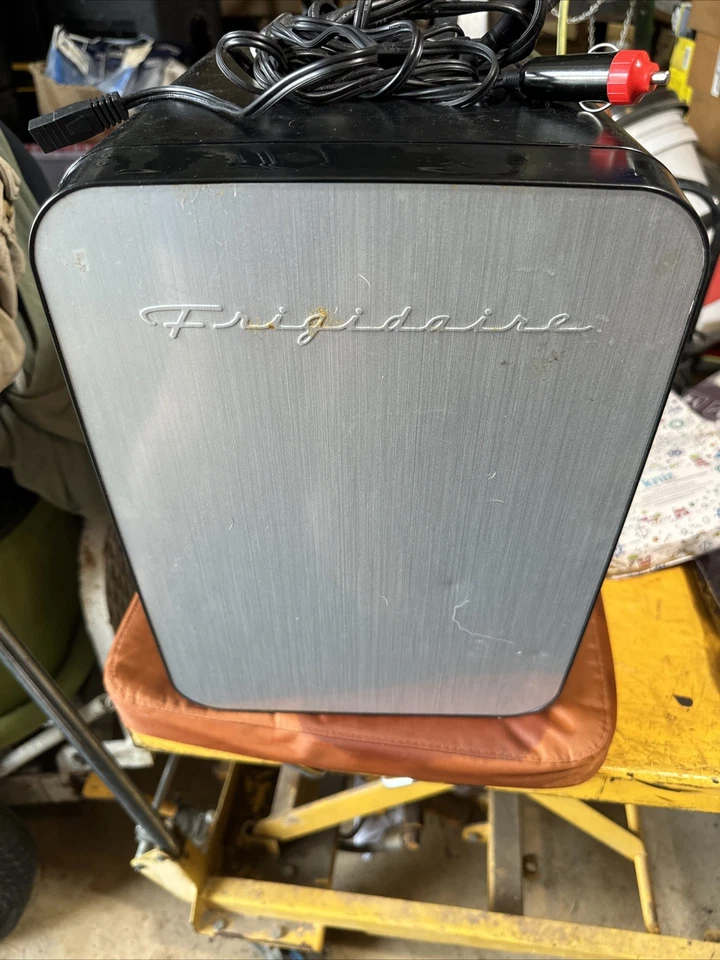 🍸FRIGIDAIRE Tragbarer 10-Liter-Minikühlschrank mit 15 Dosen EFMIS188-SS 🍺