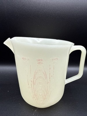 Vintage Tupperware Measuring Cup Raised Red Numbers 2 Cup 134-6