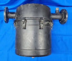 2-GALLON INLINE OIL-BATH AIR CLEANER 1-1/2" FLANGED ENDS 4-1/2" DIAMETER 4-HOLE