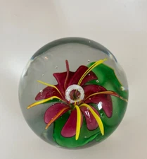 Vtg Dynasty Gallery Art Glass Fuchsia Pink Petal Flower Yellow Anthers w/Bubbles