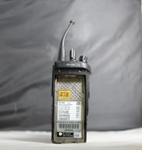 Motorola APX 4000 H51UCF9PW6AN Walkie Talkie Front Case w/ Antenna - Untested - Zdjęcie 4 z 6