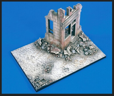 1/35 Resin Base with Building measures 9.5 x 7