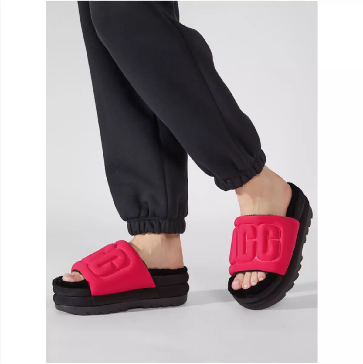NWOB UGG Maxi Graphic Slide Platform Sandals Size 7 Red Black Puffy Furry