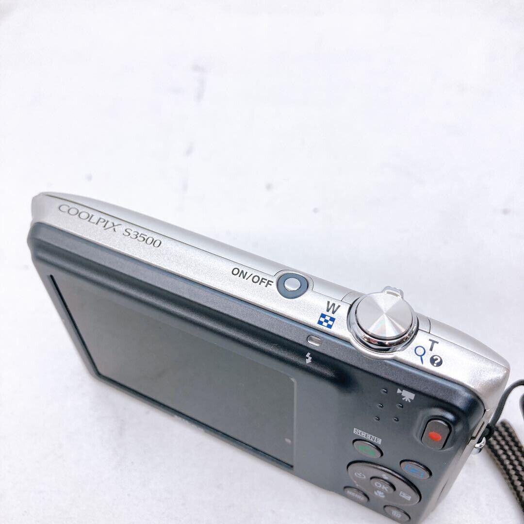 Nikon COOLPIX S3500 Digital Camera Silver Touch Panel Nikon COOLPIX S3500 Digital Camera Silver Touch Panel