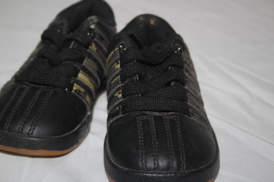 K-Swiss Zapatos para Niños Pequeños Talla 6 Negro Camuflaje Rayas Parte Superior Baja Tenis Par Infantil Foto 3 de 4