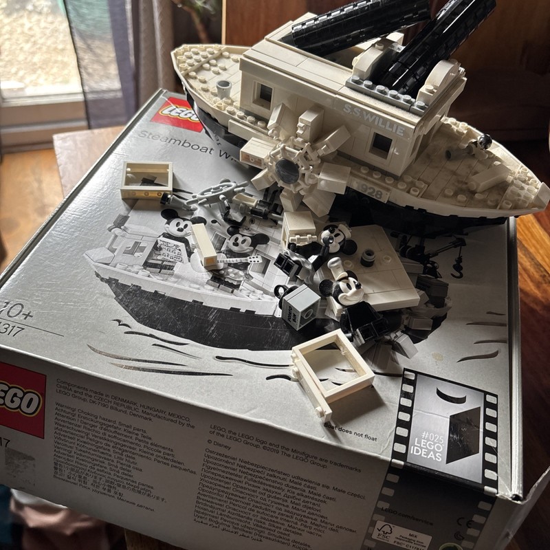 Lego Disney Mickey Mouse Steamboat Willie 21317 Kit