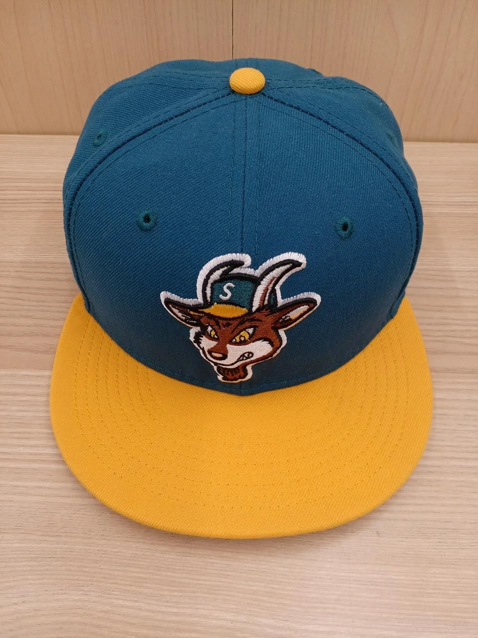 Casquette SUPREME NEUF Numéro de modèle : RN11493 NEUF