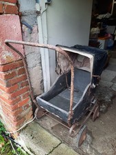 ancien landau poussette à restaurer ou pour décoration roues pleines caisse bois