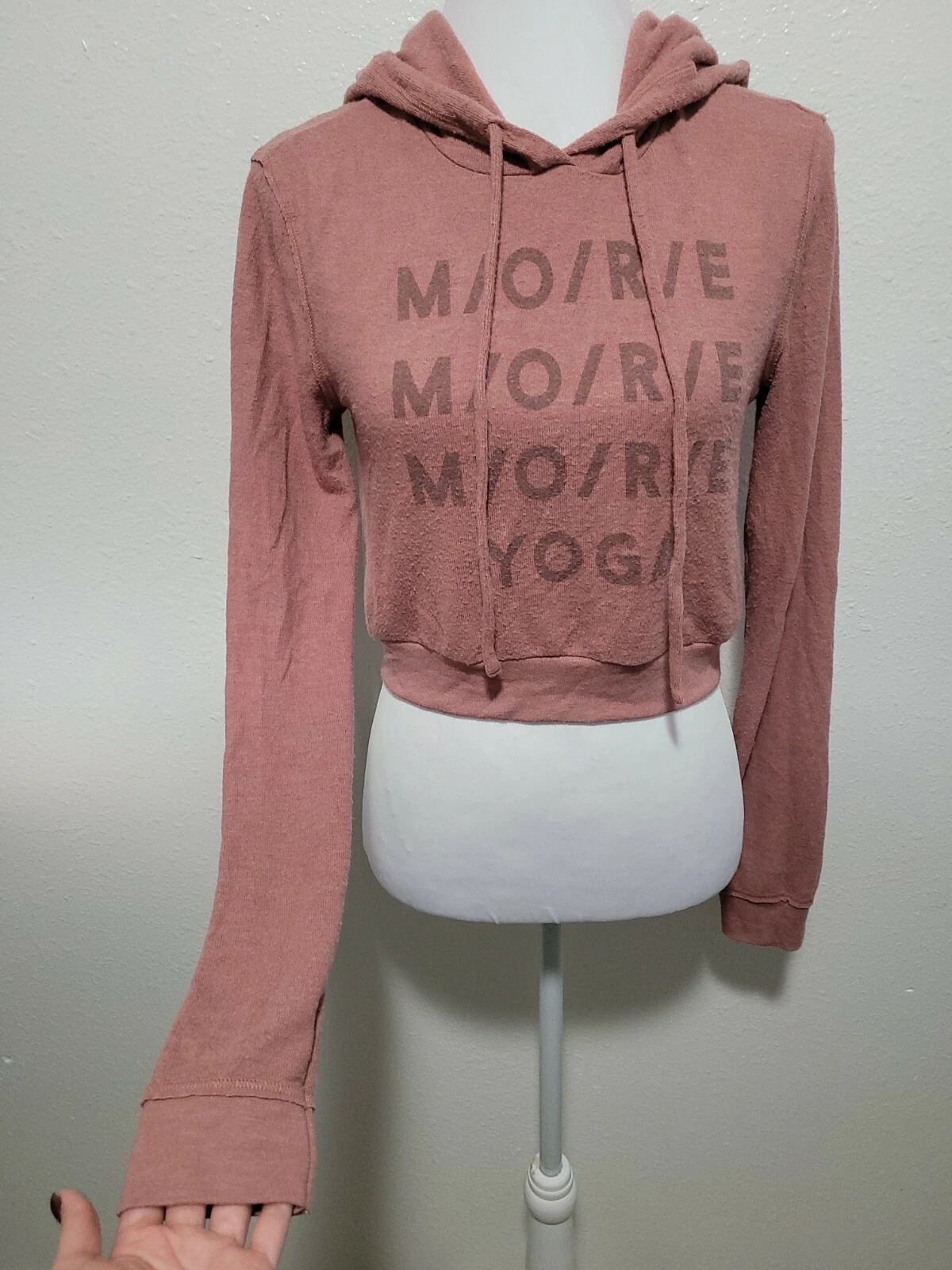 alo-yoga long sleeve drawstring stretch hoodie