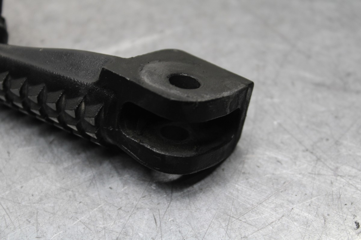 16 KAWASAKI NINJA ZX10R RIGHT FRONT FOOT REST PEG STEP 34028